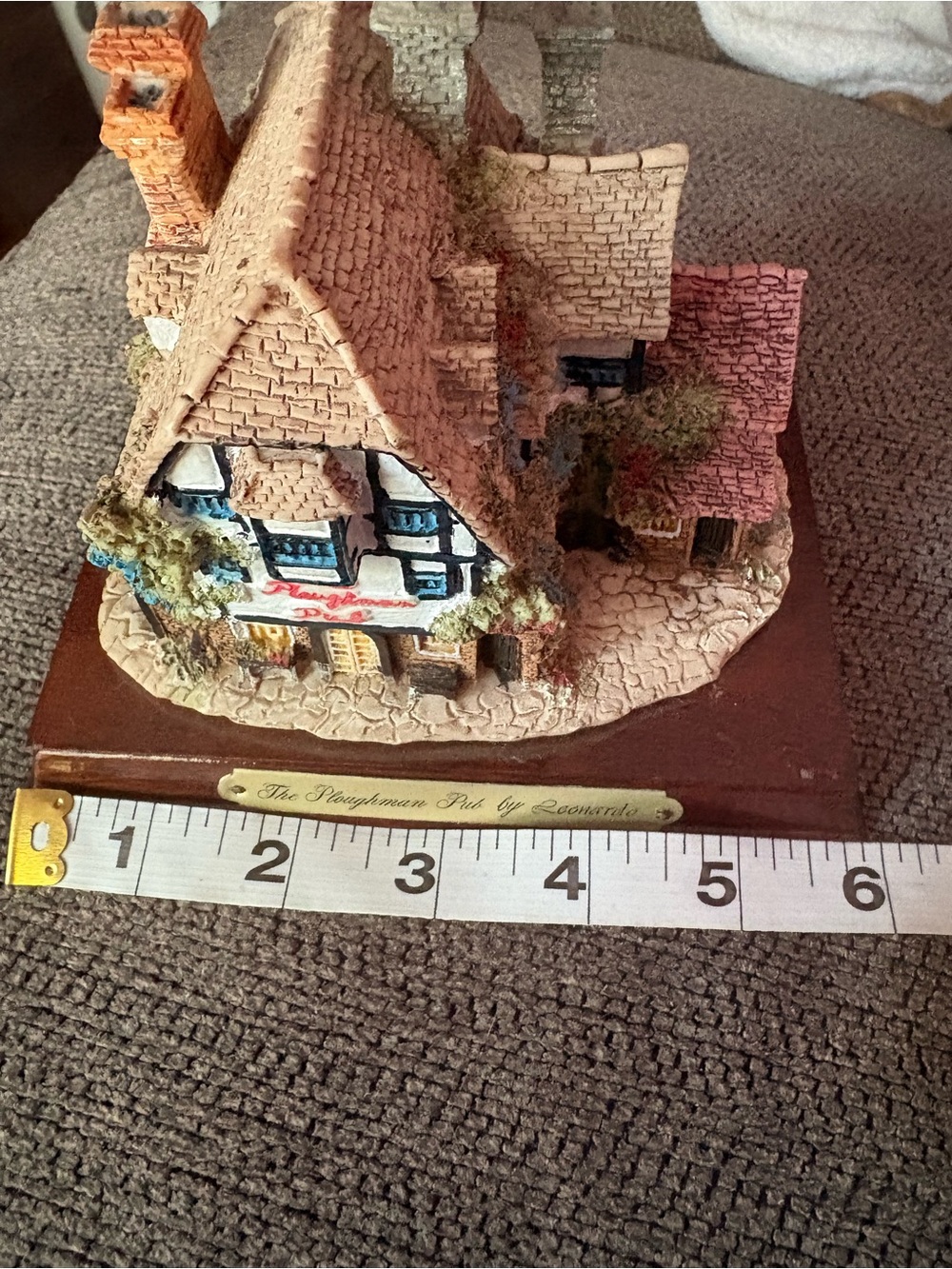 Vintage 1986 "The Ploughman Pub" Miniature Figurine - Picture 4 of 6